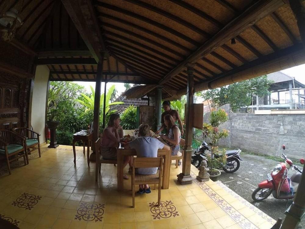 Joglo Taman Sari Hotel Ubud Exterior foto